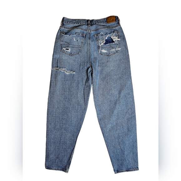 American Eagle ripped distressed relaxed mom jeans regular size 4 - Picture 2 of 8